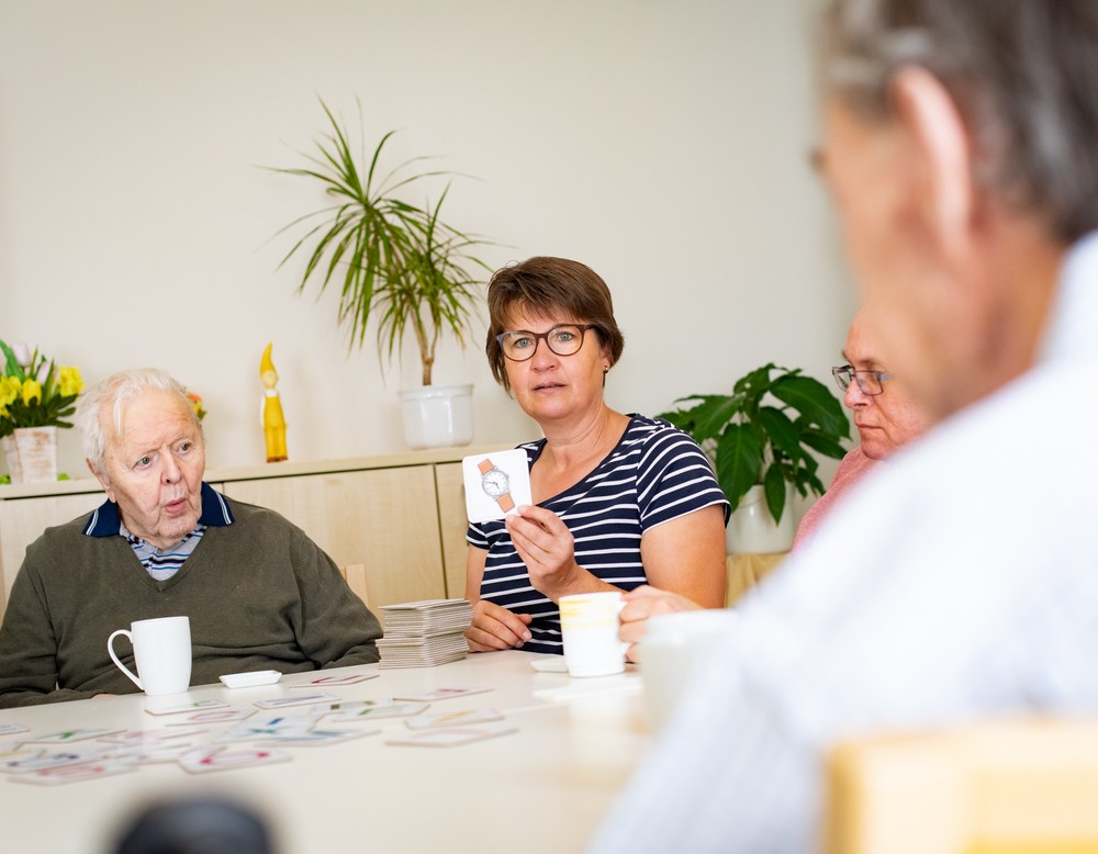 Gedächtnistraining bei der Beschäftigungstherapie in Geseke. Gedächtnistraining bei der Beschäftigungstherapie in Geseke.